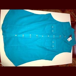 NWT sleeveless button up down top